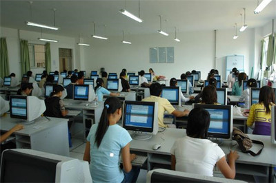 領(lǐng)第教育 專業(yè)教育信息咨詢，點(diǎn)亮學(xué)子成長(zhǎng)之路