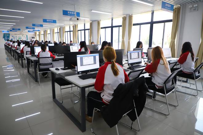 高端智庫(kù)看山東|助推職業(yè)教育現(xiàn)代化 專家團(tuán)赴威海職業(yè)學(xué)院開展深度調(diào)研